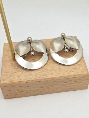 Vintage Emmons Silver Tone Modernist Leaf Hoop Clip-On Earrings